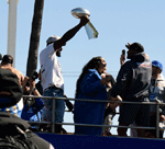 Leonard Floyd hoists up the Vince Lombardi Trophy during the Los Angeles Rams' Super Bowl LVI championship parade