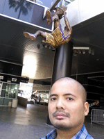 Taking a selfie with the statue of Shaquille O'Neal (2017)