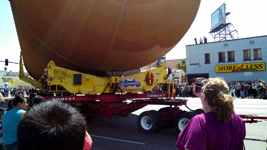 ET-94 makes a turn onto Vermont Avenue from Manchester Avenue on May 21, 2016.