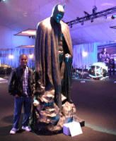 Posing with the statue featured at the conclusion of THE DARK KNIGHT RISES, on December 7, 2012.