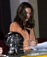 SUMMER GLAU signs an autograph